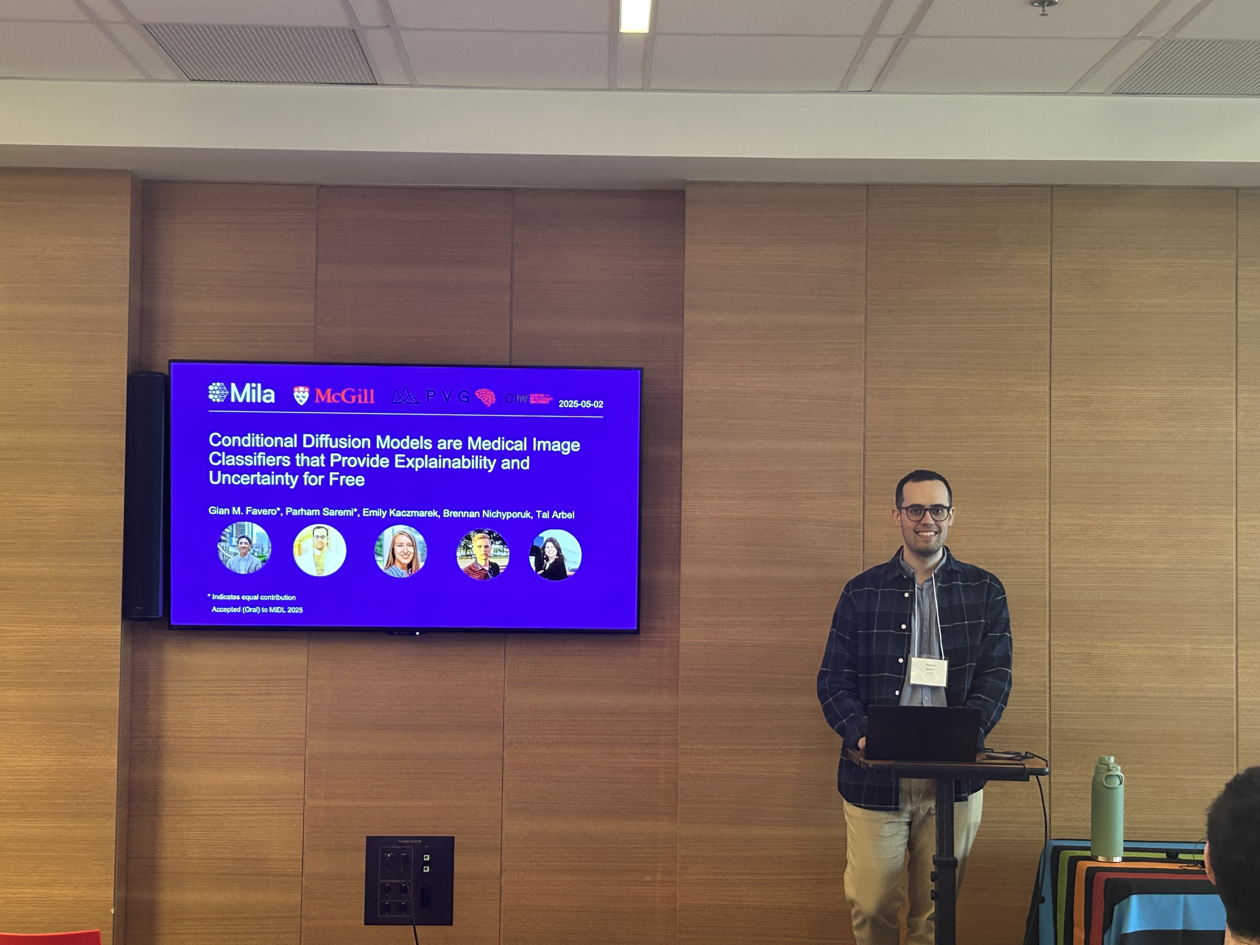 Parham Saremi presenting his latest work at the Montreal Medical Imaging Workshop at Polytechnique Montreal